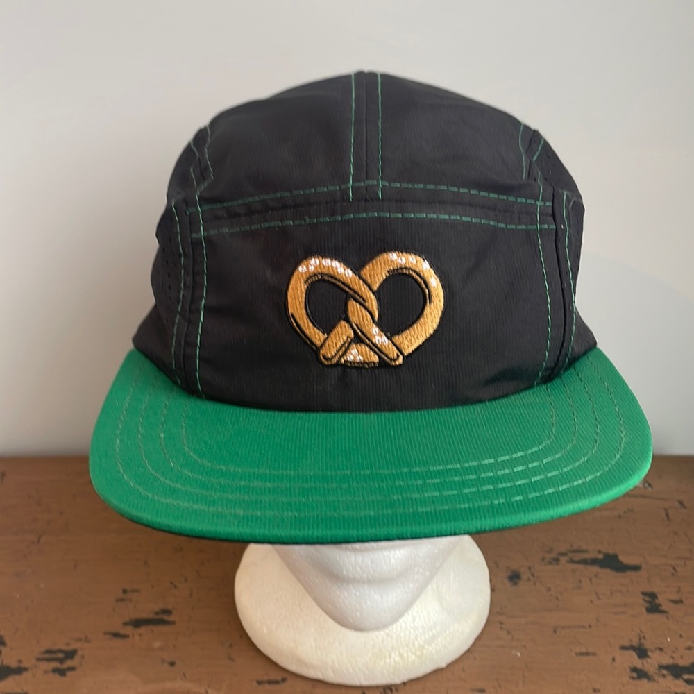 Pukka Pretzel 5 Panel Cycling Biking Hat Black Green O/S Unisex NWT